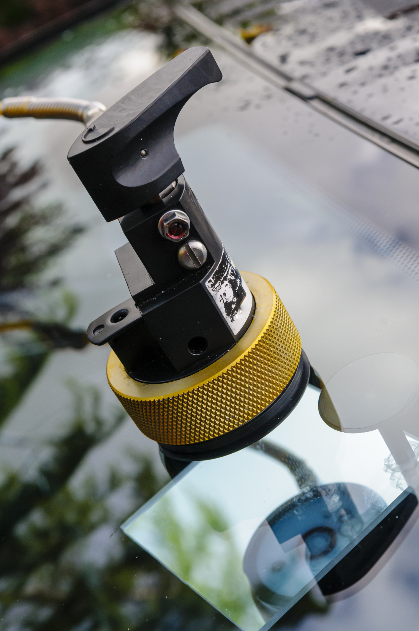 Repair to a chipped windscreen