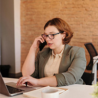 aywon_windscreens_homepage_receptionist